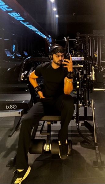 Karan gallery photo 2